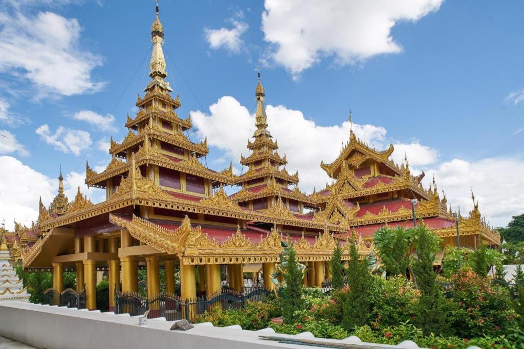 Emerald Land Hotel Mandalay Exteriör bild