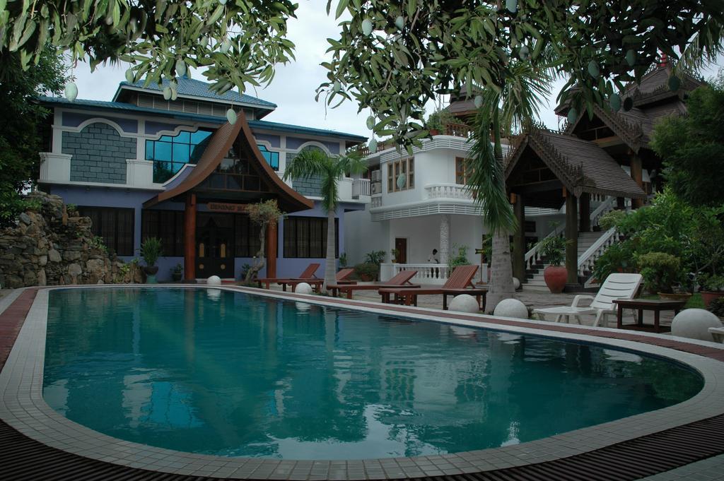 Emerald Land Hotel Mandalay Exteriör bild